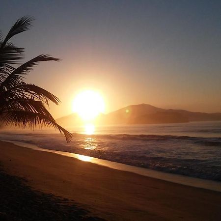 Chale No Condominio Verde Mar Na Praia Da Cocanha Карагуататуба Екстериор снимка