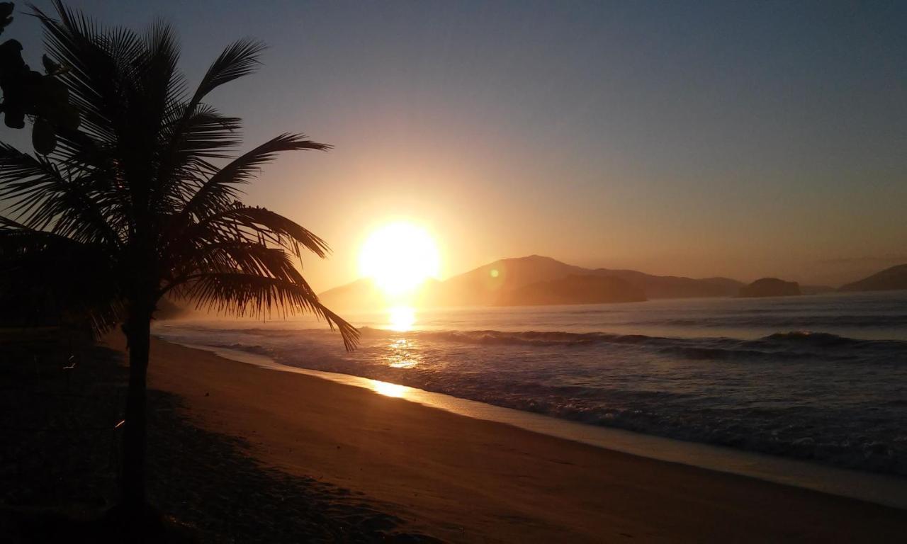 Chale No Condominio Verde Mar Na Praia Da Cocanha Карагуататуба Екстериор снимка
